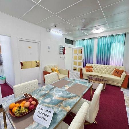 Ontrack Travel Apartment Male Exterior photo